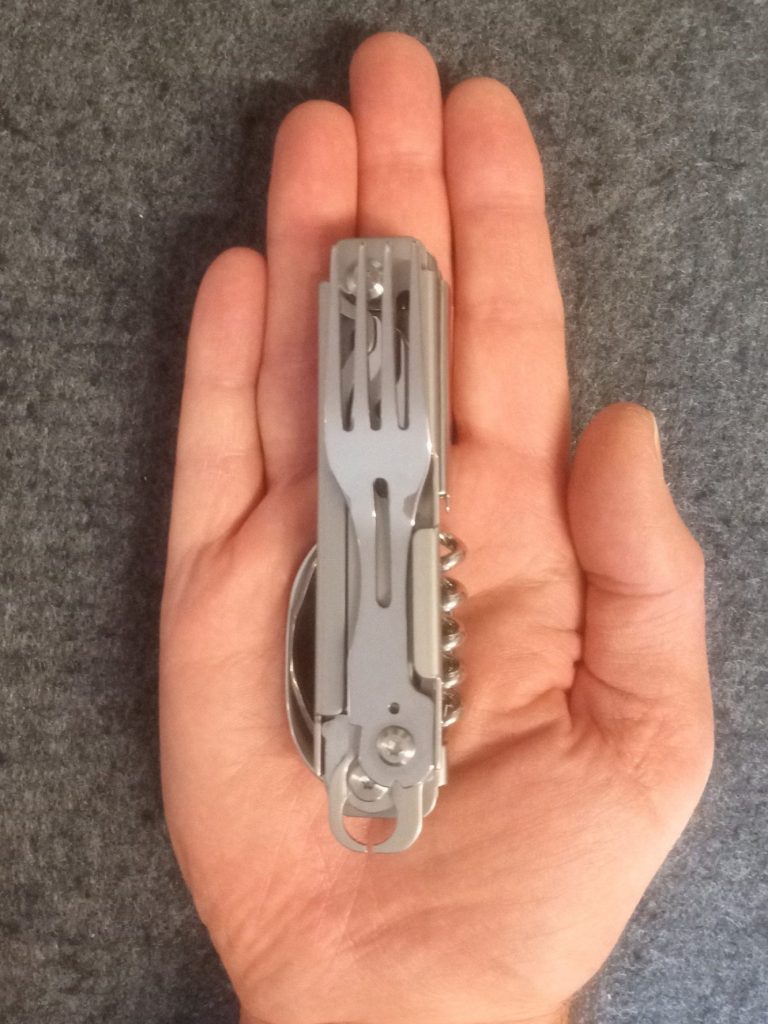 Origin Outdoors Besteckset 5 in 1 Edelstahl Besteckset in einer Hand, kompakt und robust.