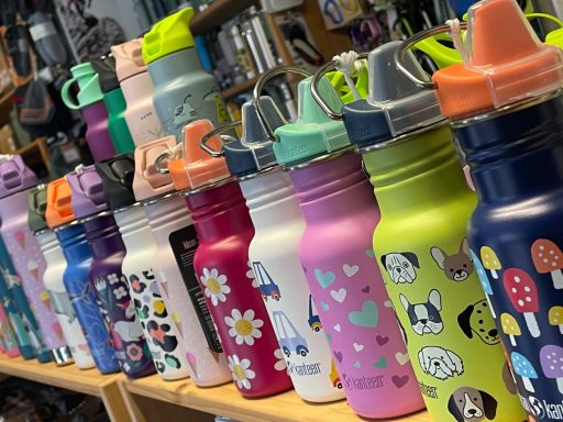 Bunte Kindertrinkflaschen aus Edelstahl Bunte Edelstahl Trinkflaschen von Klean Kanteen
